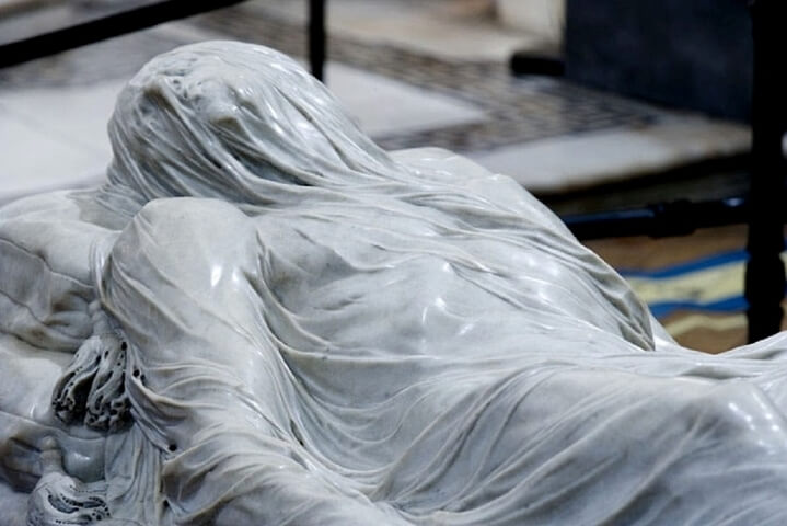 Il capolavoro artistico del Cristo Velato di Giuseppe Sanmartino, nella Cappella Sansevero a Napoli