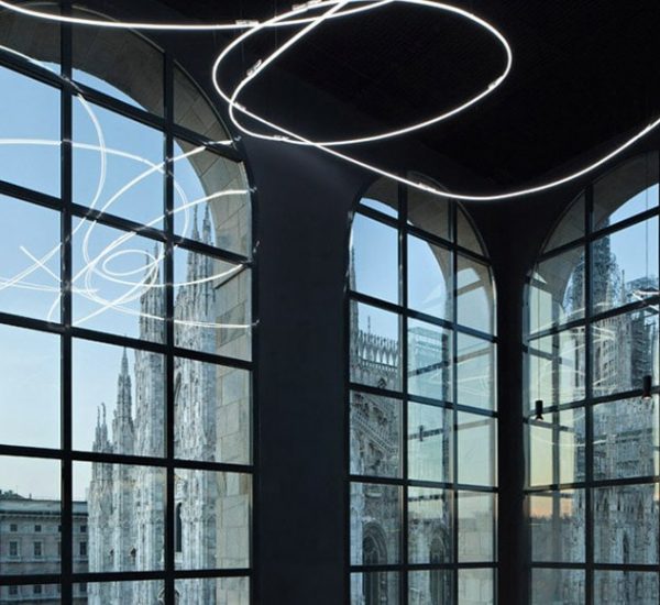 Museo del 900 Milano interno neon Fontana - L'escargot Slow Art - Ivana Porcini